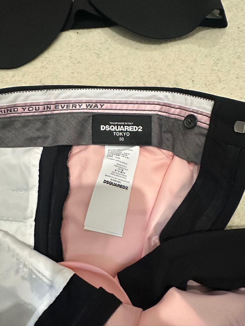 未使用に近い　DSQUARED2 スーツ サイズ50 ブラック