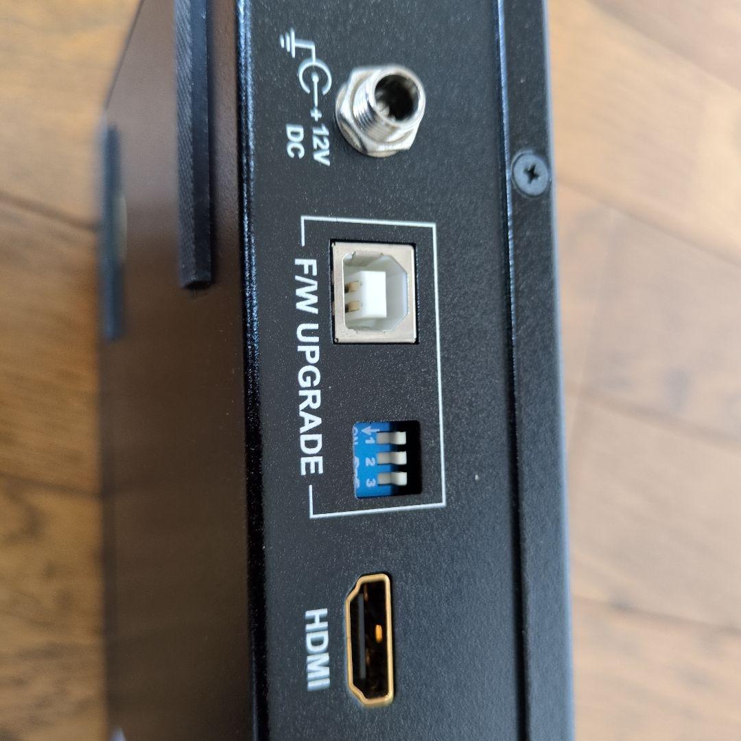 映像と音声のコンバーターです、プロジェクター等のコントロールに使用します。