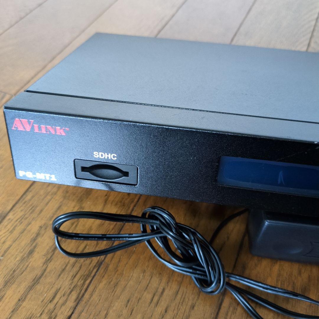 映像と音声のコンバーターです、プロジェクター等のコントロールに使用します。