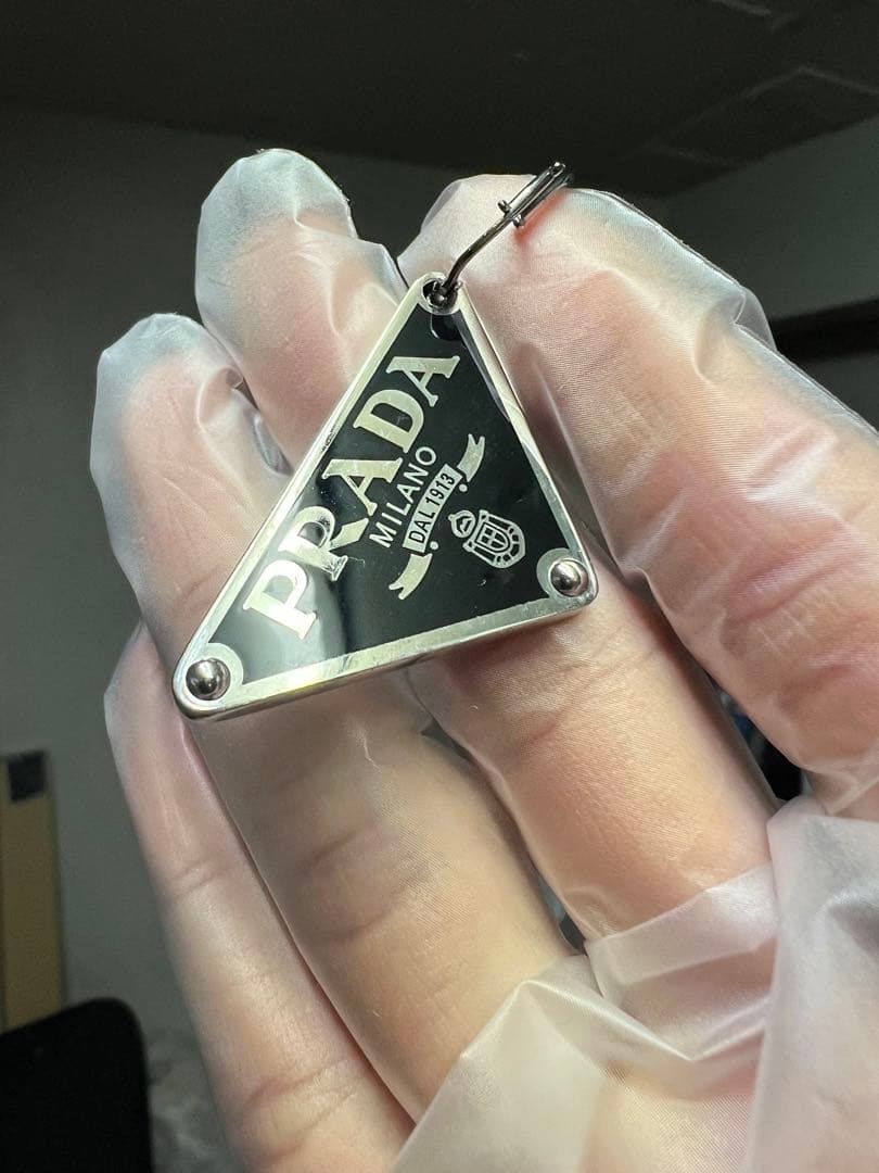 PRADA シングルピアス　トライアングル