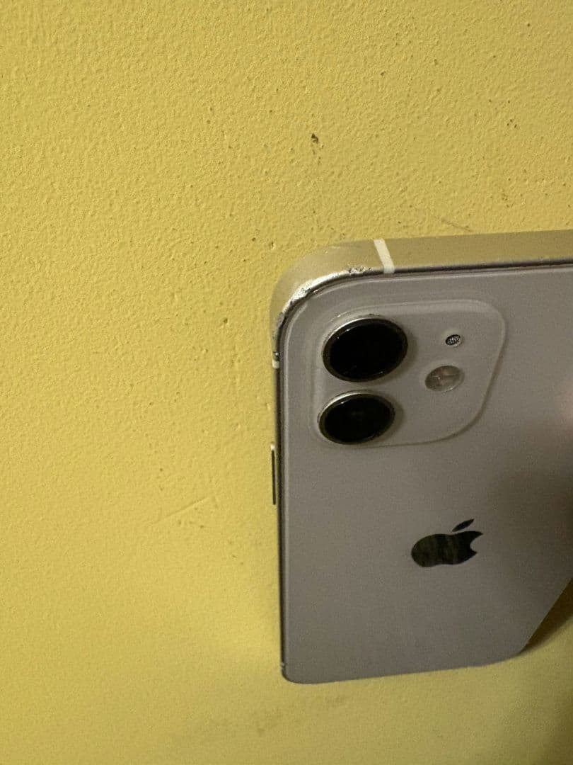 iPhone 12 64GB ホワイト docomo　SIMロックあり