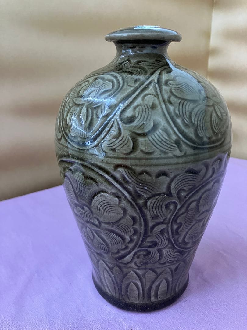 青磁瓶、白磁皿　3点