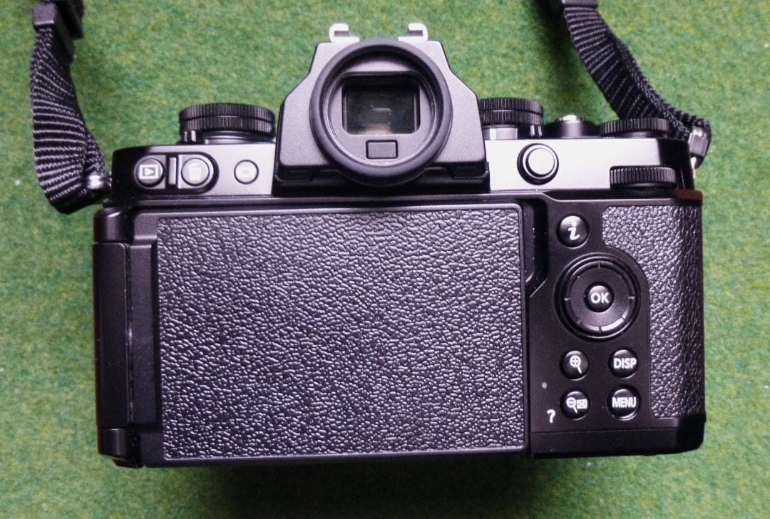 美品　Nikon Z fc ミラーレス一眼 レンズキット　おまけ付き