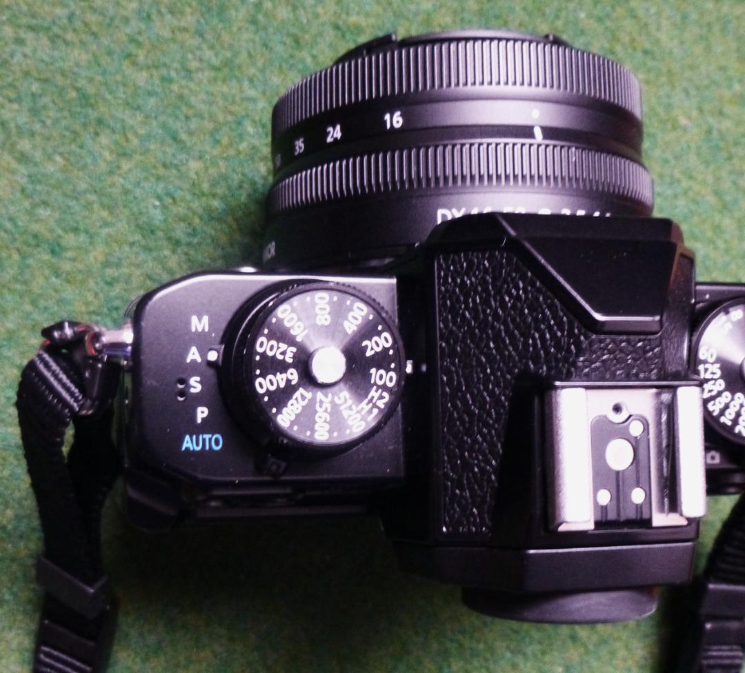 美品　Nikon Z fc ミラーレス一眼 レンズキット　おまけ付き