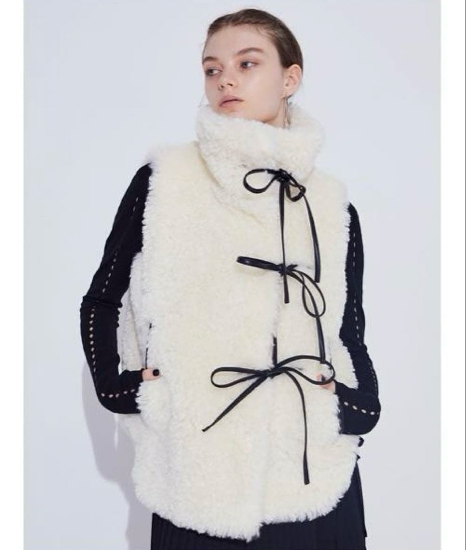 週末限定価格 Synthetic Fur Lace-up Vest