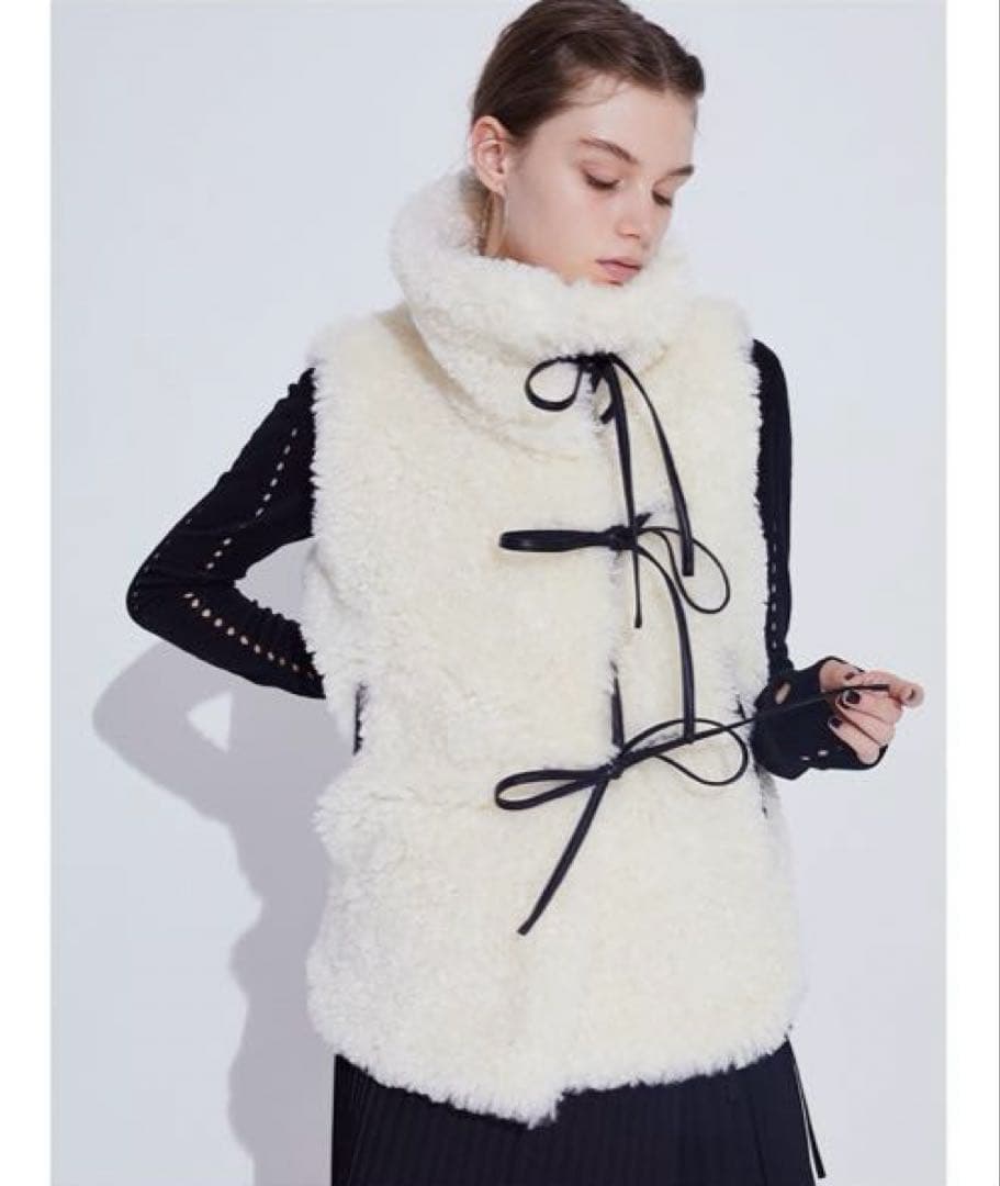 週末限定価格 Synthetic Fur Lace-up Vest
