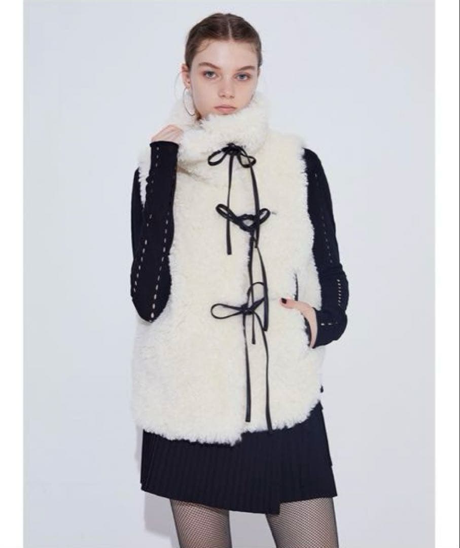 週末限定価格 Synthetic Fur Lace-up Vest