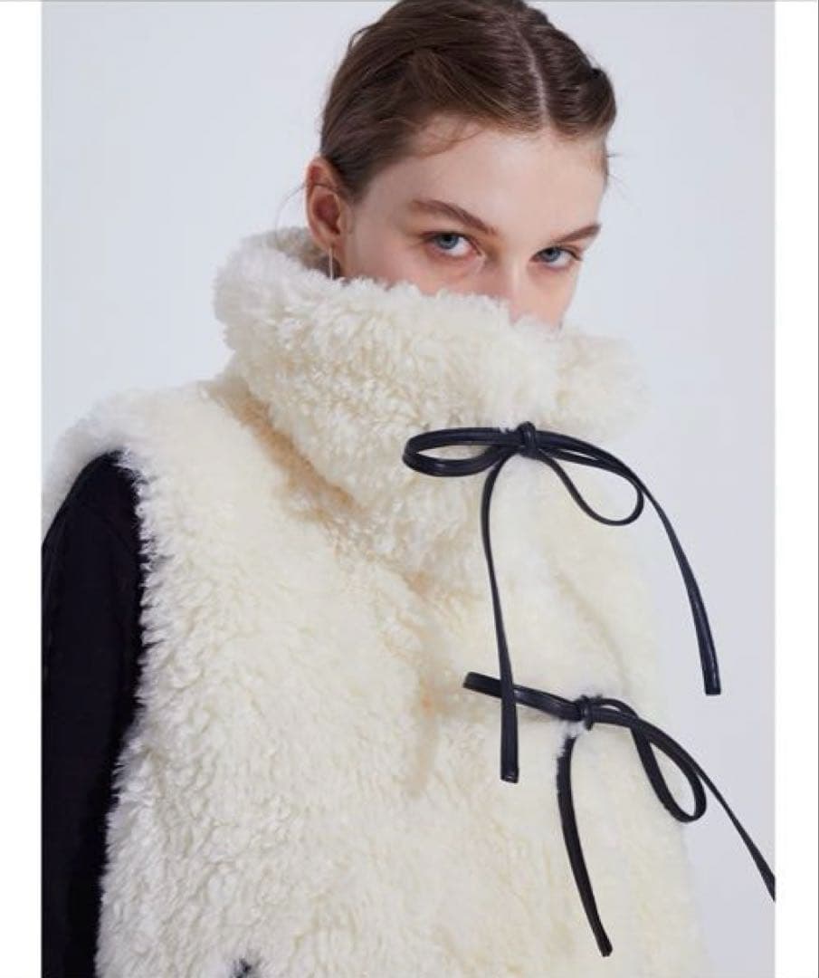 週末限定価格 Synthetic Fur Lace-up Vest