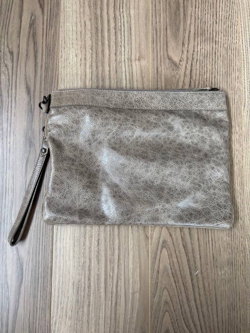 【ねこ】バレンシアガのクラッチバッグ