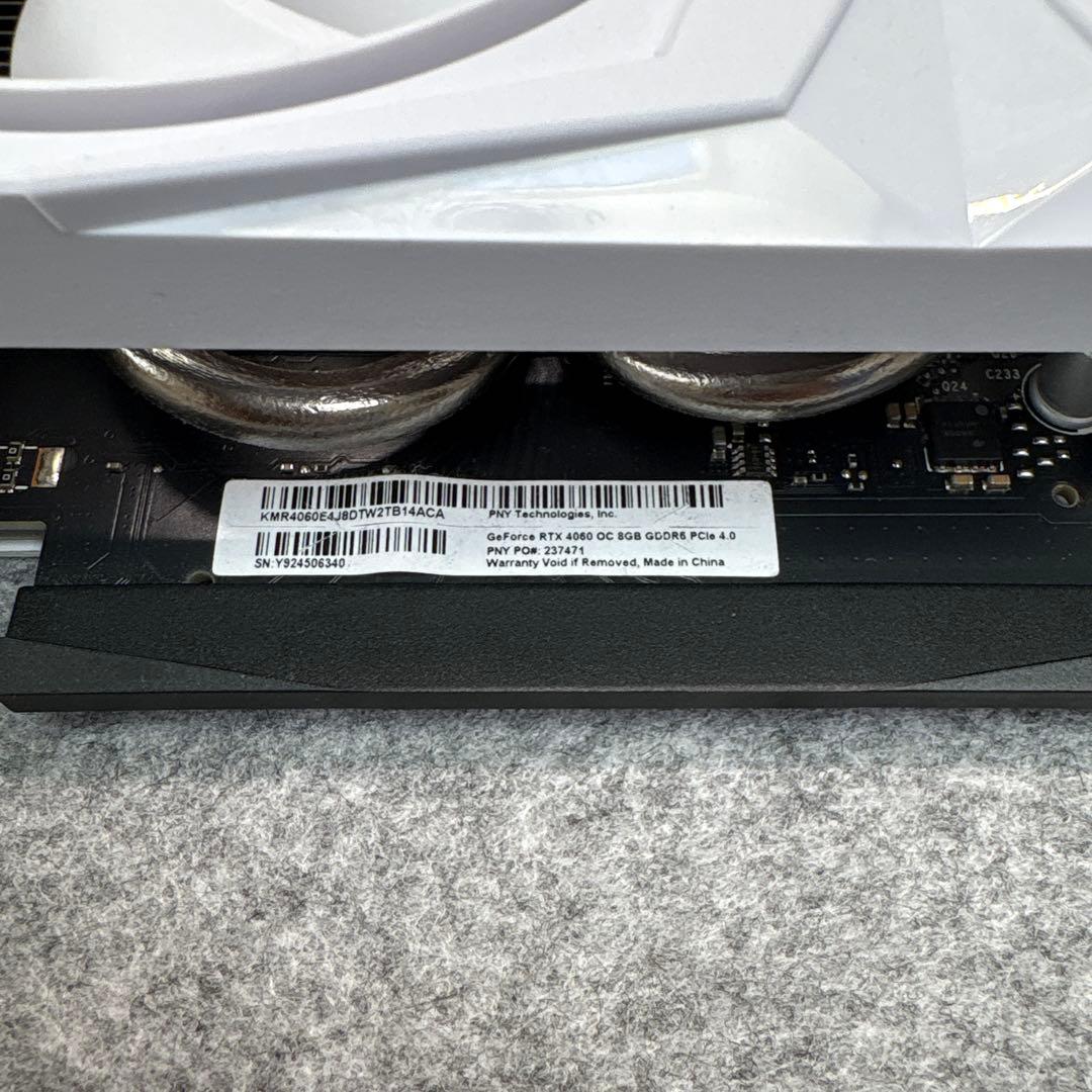 PNY GeForce RTX 4060 8GB ホワイトエディション