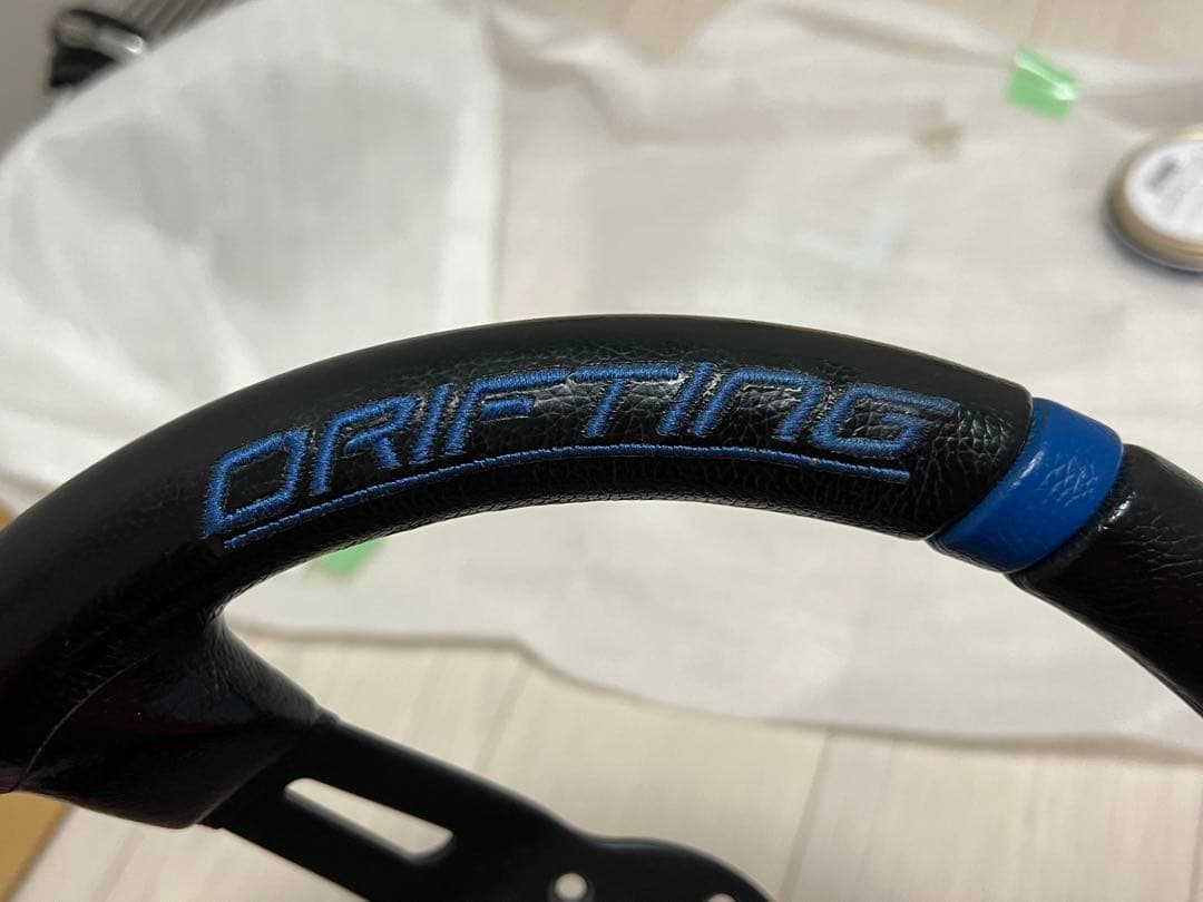 MOMO ステアリングホイール ドリフティング