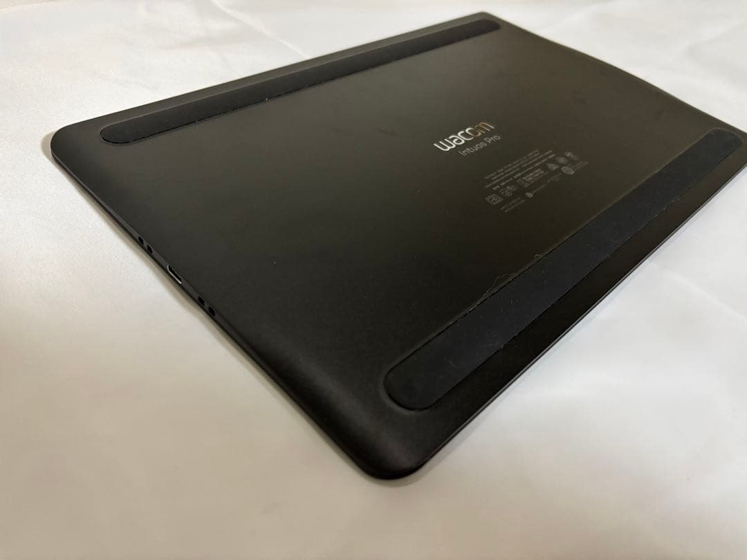 Wacom ペンタブレット Intuos Pro PTH-660