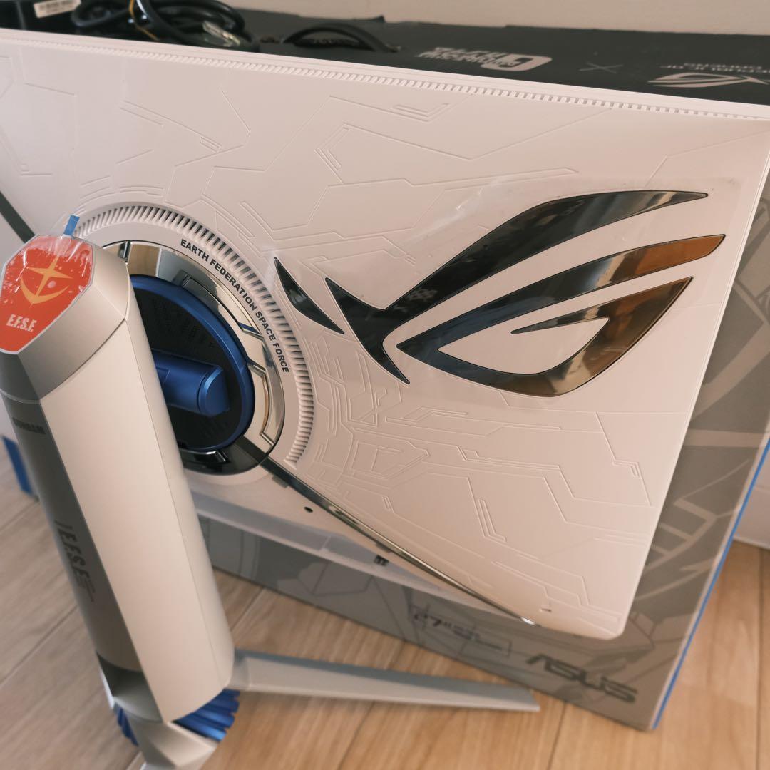 GUNDAM 27インチゲーミングモニター　ASUS