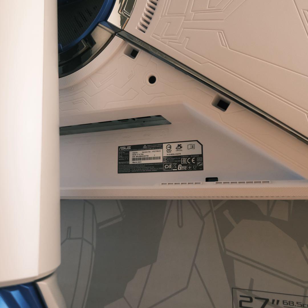GUNDAM 27インチゲーミングモニター　ASUS