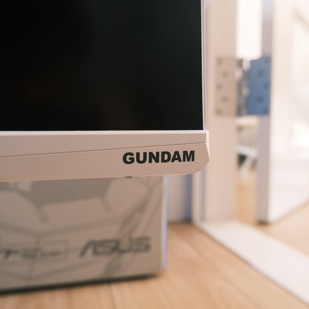 GUNDAM 27インチゲーミングモニター　ASUS