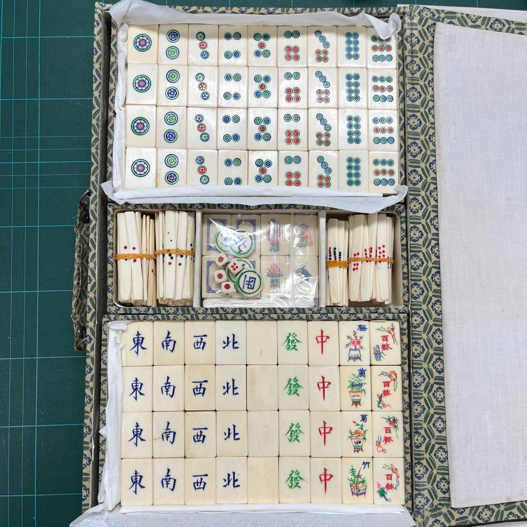 ゲタ牌（大型の象牙製麻雀牌）