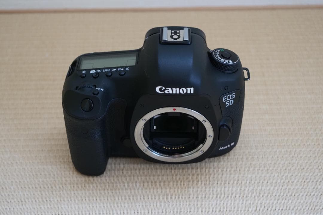 キヤノン　EOS5DMarkⅢ　ボディ　美品　シャッター回数11,000回