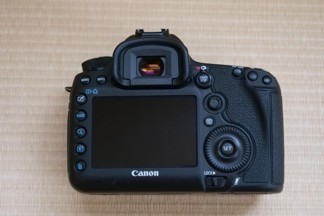 キヤノン　EOS5DMarkⅢ　ボディ　美品　シャッター回数11,000回