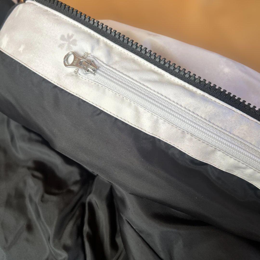 Descente ホワイト花柄スキーウェア（女性用）