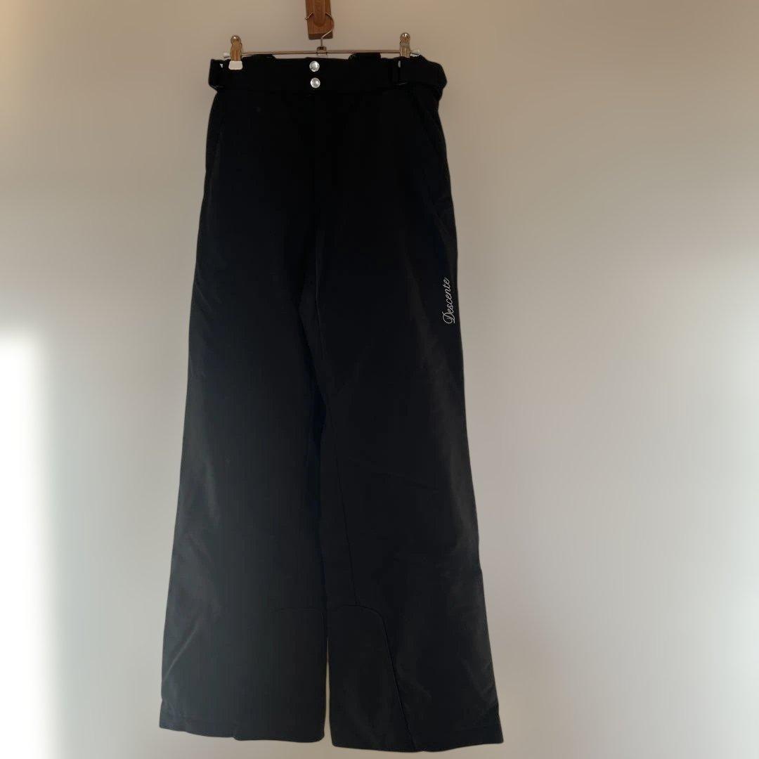 Descente ホワイト花柄スキーウェア（女性用）