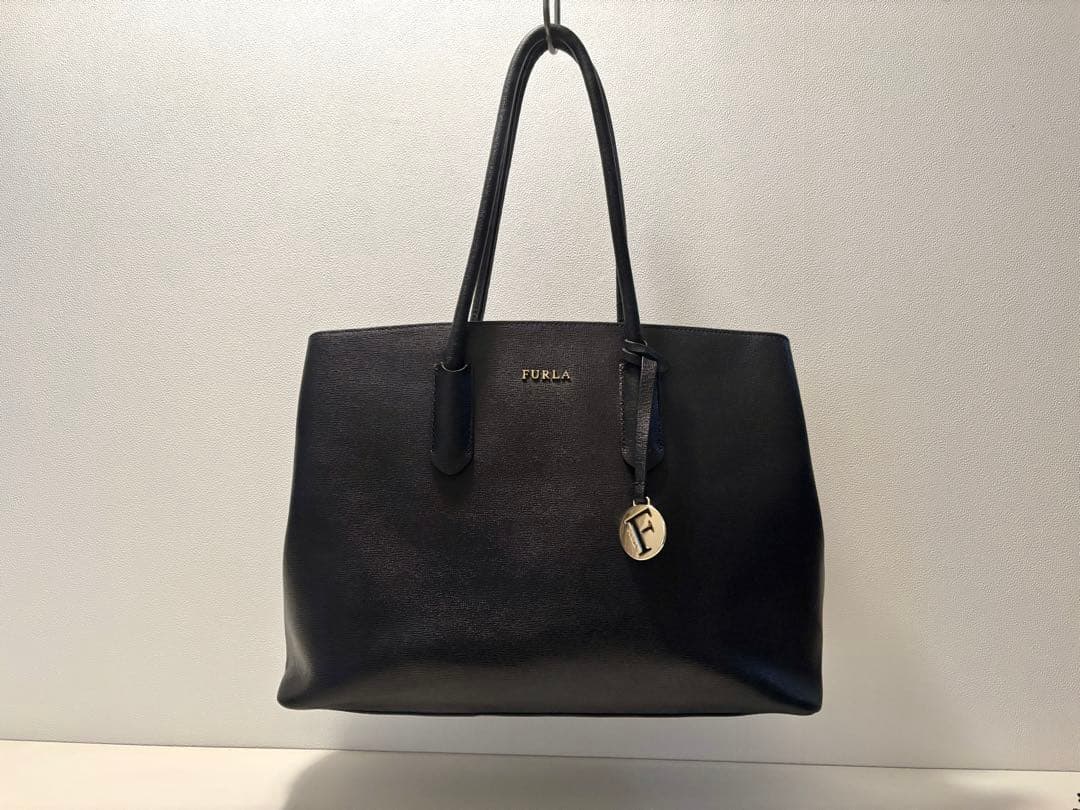 3月期間限定　FURLA トートバッグ 黒 ビジネスバッグ　A4OK 肩掛け可