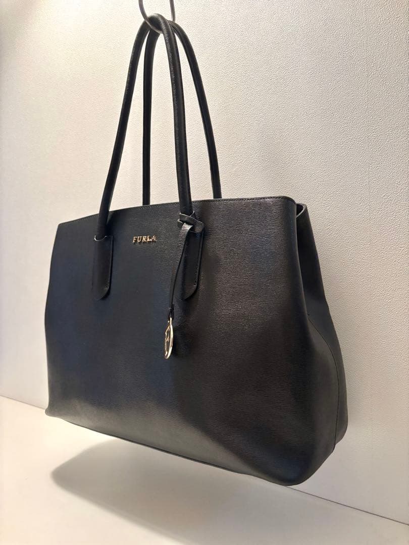 3月期間限定　FURLA トートバッグ 黒 ビジネスバッグ　A4OK 肩掛け可