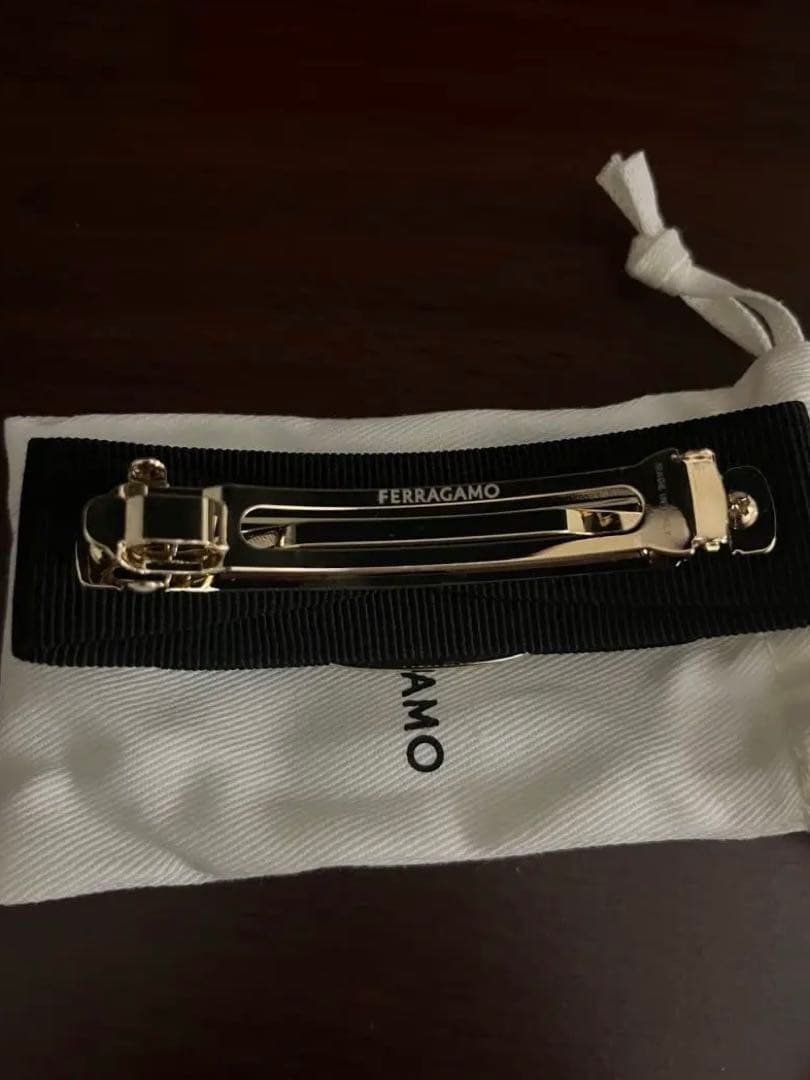 FERRAGAMO ブラックリボン ヘアクリップ