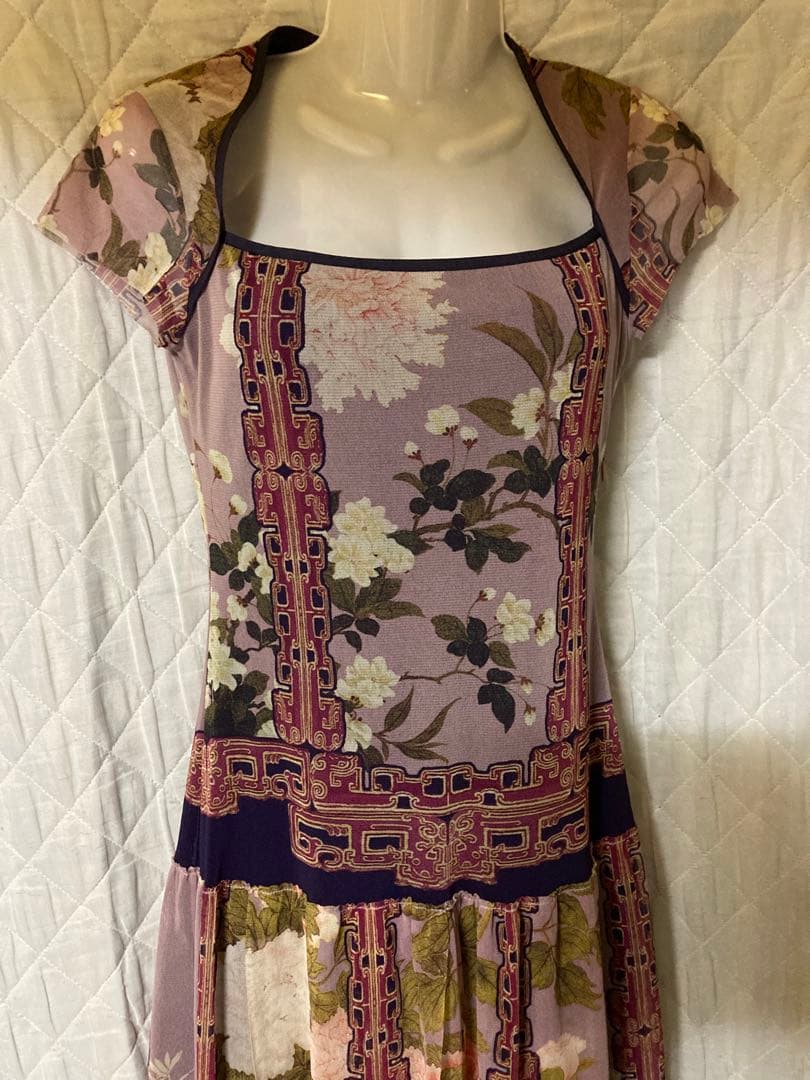 VIVIENNETAM ヴィヴィアンタム　ラティスペオニー柄短冊ワンピース