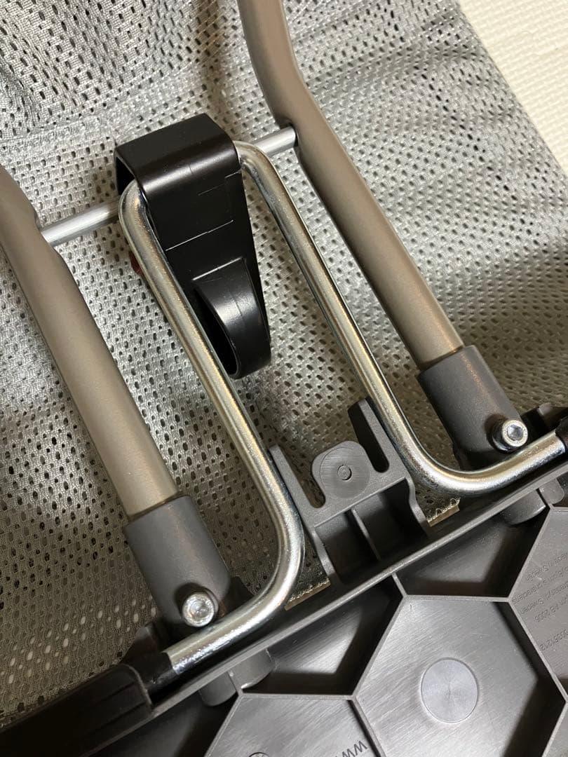 BABYBJÖRN ベビーチェア グレー メッシュ