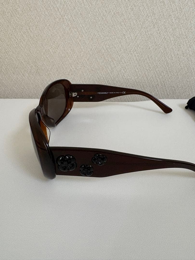 CHANEL カメリア柄　ブラウン サングラス