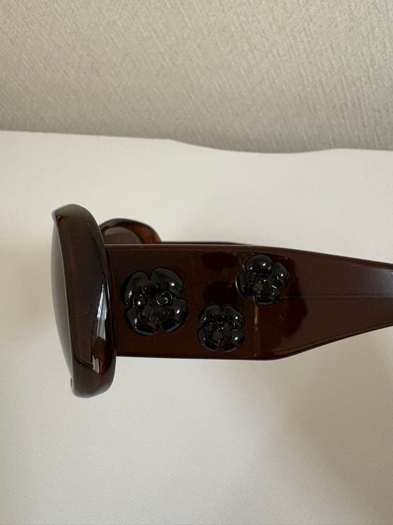 CHANEL カメリア柄　ブラウン サングラス