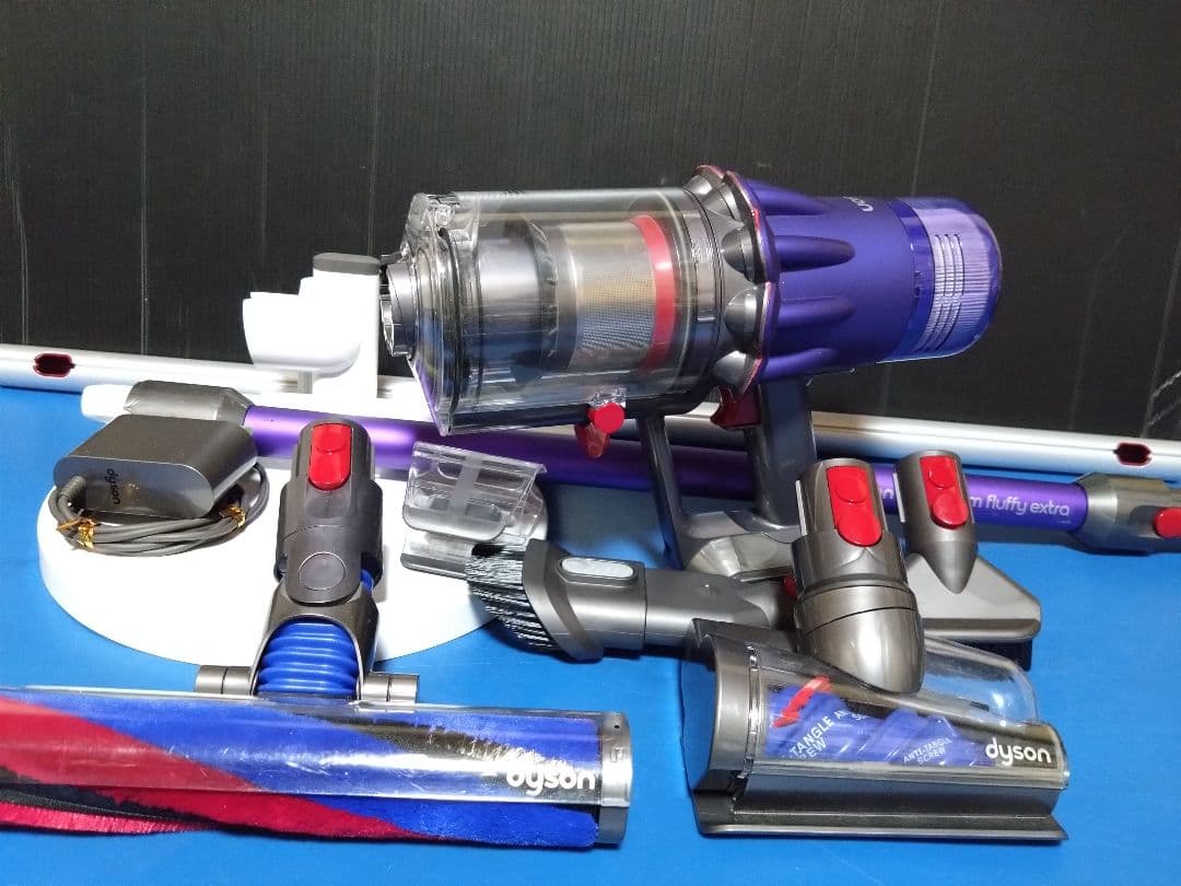 大人気モデル！dyson‼️デジタルスリムフィラフィ SV18充電スタンド付き①