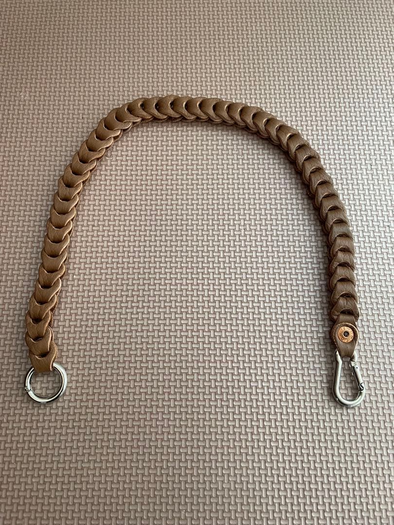 イルミーチョ レザー編み込みウォレットチェーン ベージュ