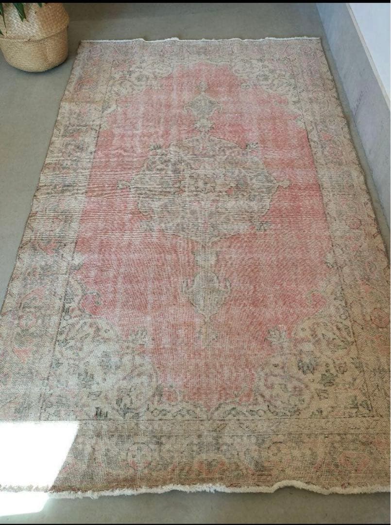 m*i様 パステルローズピンクとペールグレーのヴィンテージラグ　No564