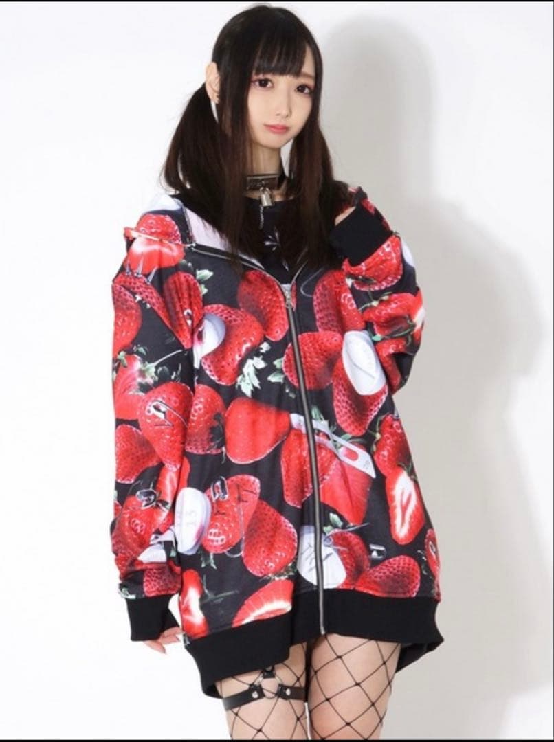トラバストウキョウ 苺　イチゴ　総柄　プルオーバー　ビックシルエット　F