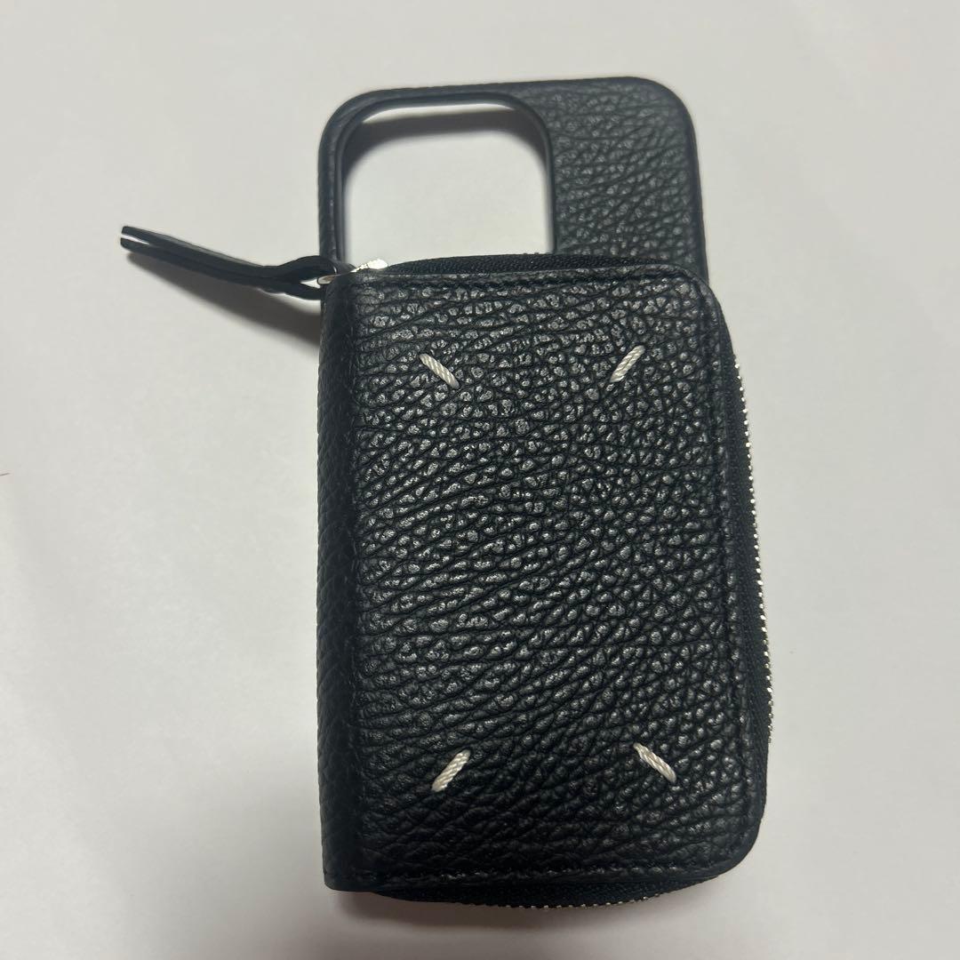 Margiela ★ ラウンドジップ式ポケットiPhone14 PROカバー