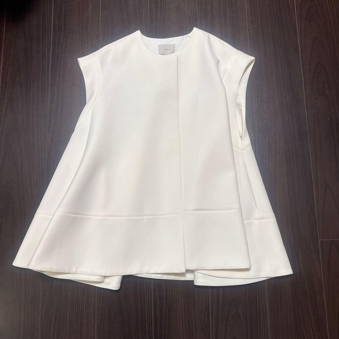 バムLE PHIL ホワイト ノースリーブ ベスト