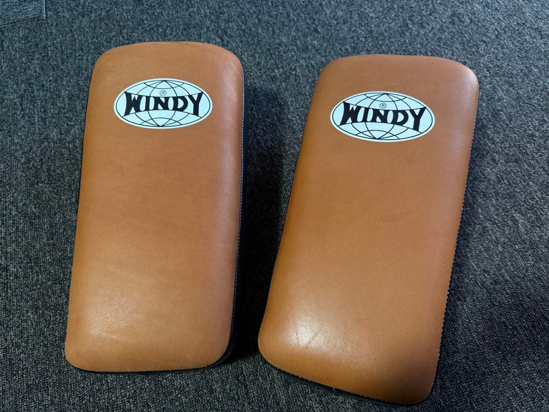 【極美品】 WINDY キックミット KP-6 キックボクシング ムエタイ