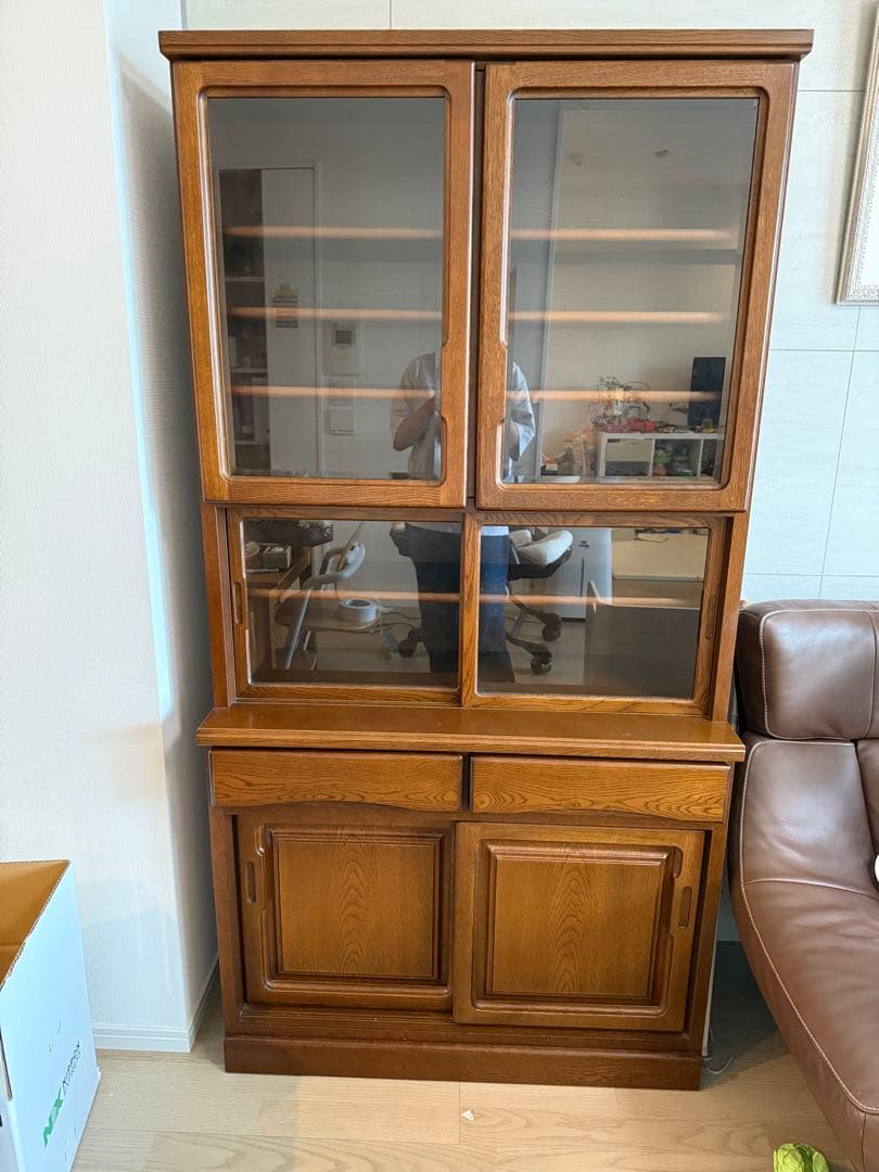 今週中のみ　木製食器棚 ガラス扉付き 収納力抜群