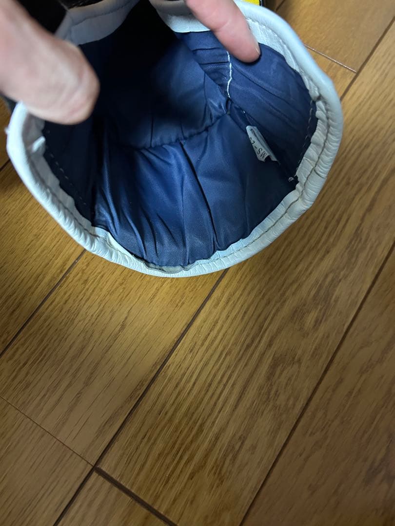 winningボクシンググローブ刺繍入り