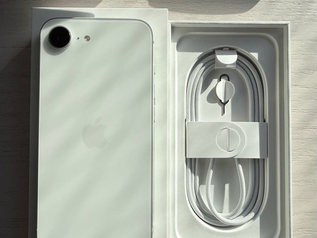 iPhone 16e 256GB ホワイト SIMフリー