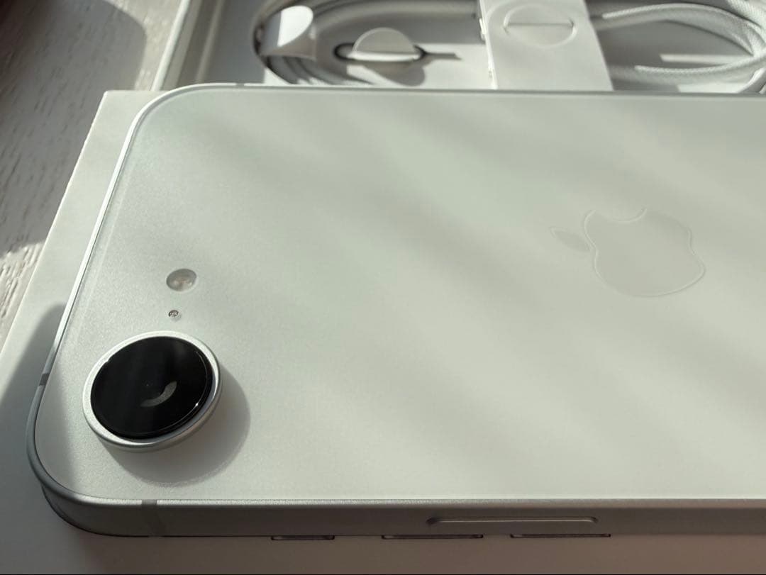 iPhone 16e 256GB ホワイト SIMフリー