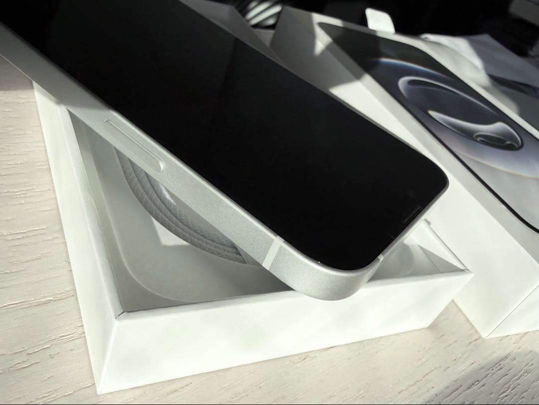 iPhone 16e 256GB ホワイト SIMフリー