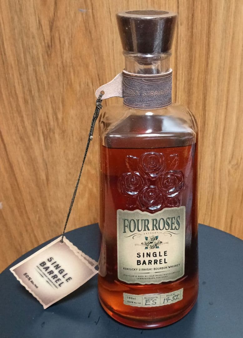 FOUR ROSES シングルバレル リボン付き薔薇マークボトル