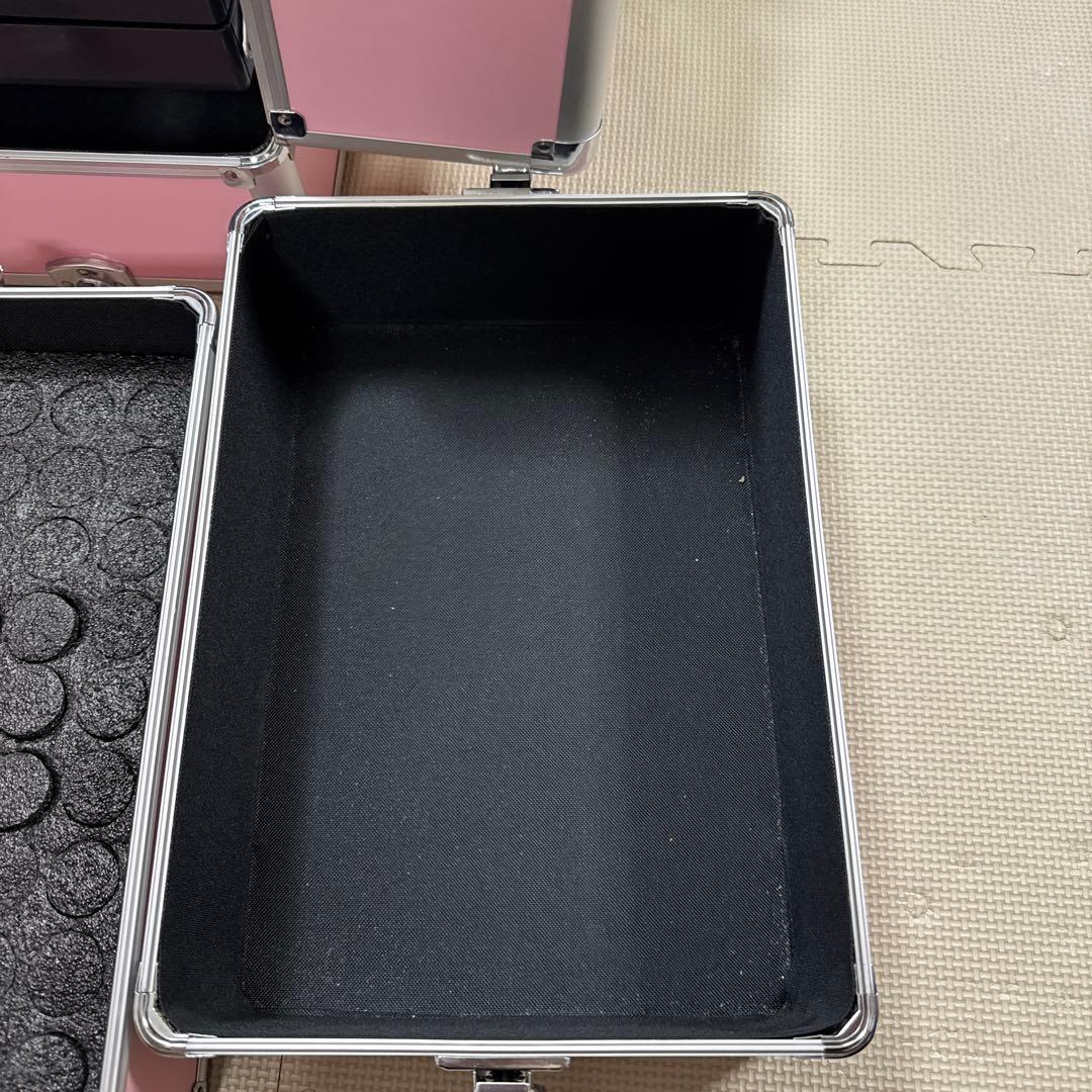 ネイル、メイク、キャスター付きケース