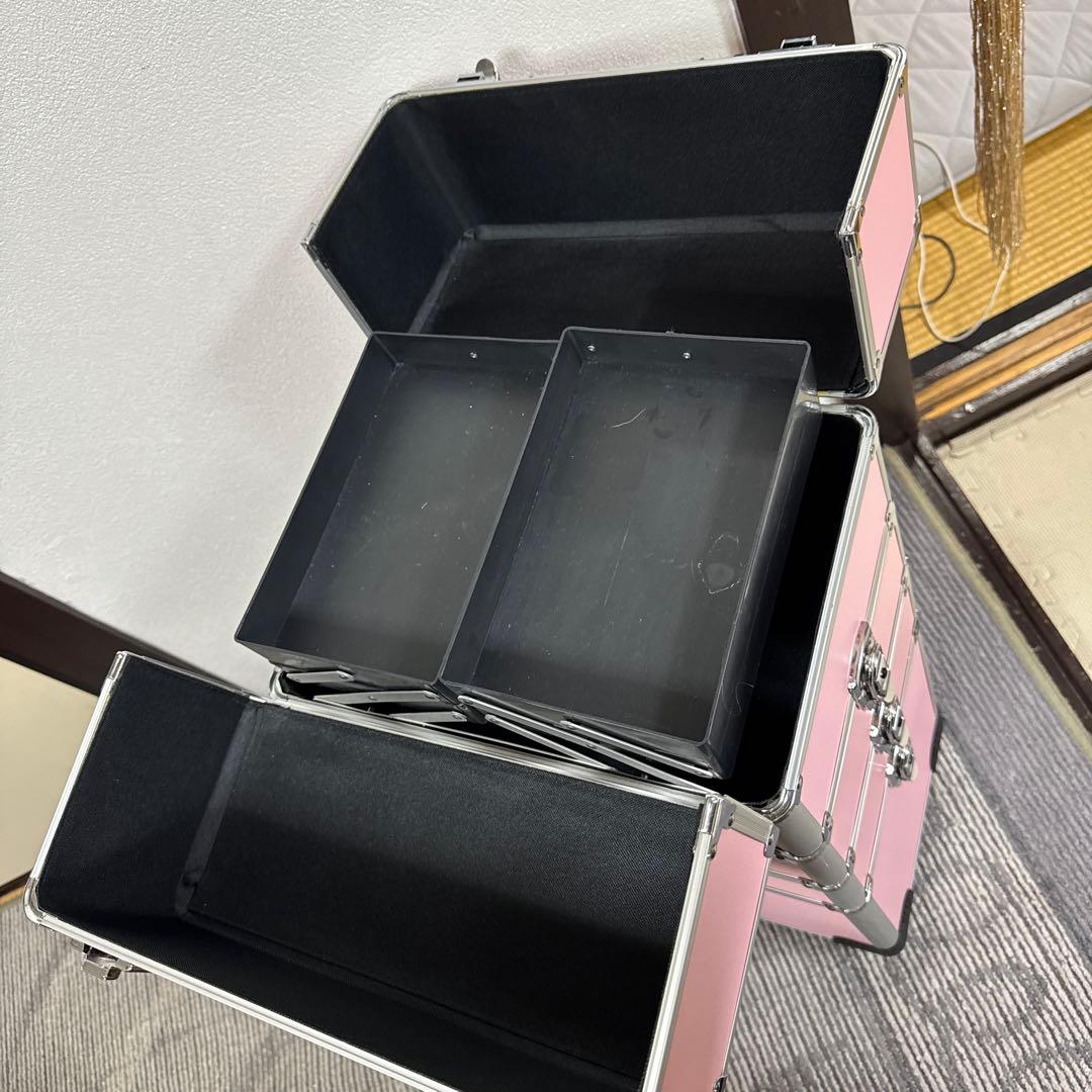 ネイル、メイク、キャスター付きケース