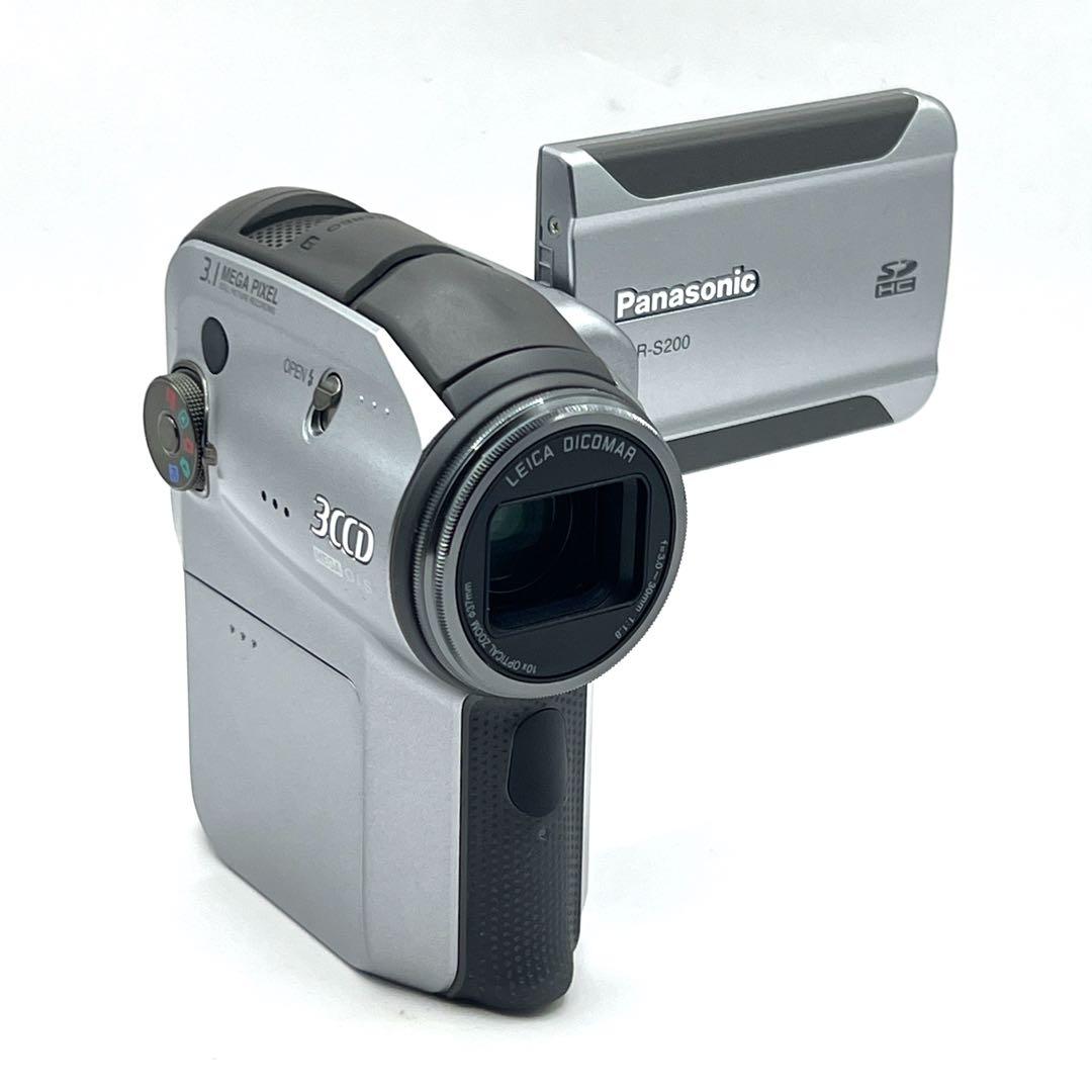 【未使用品】 Panasonic SDR-S200 シルバー　ビデオカメラ
