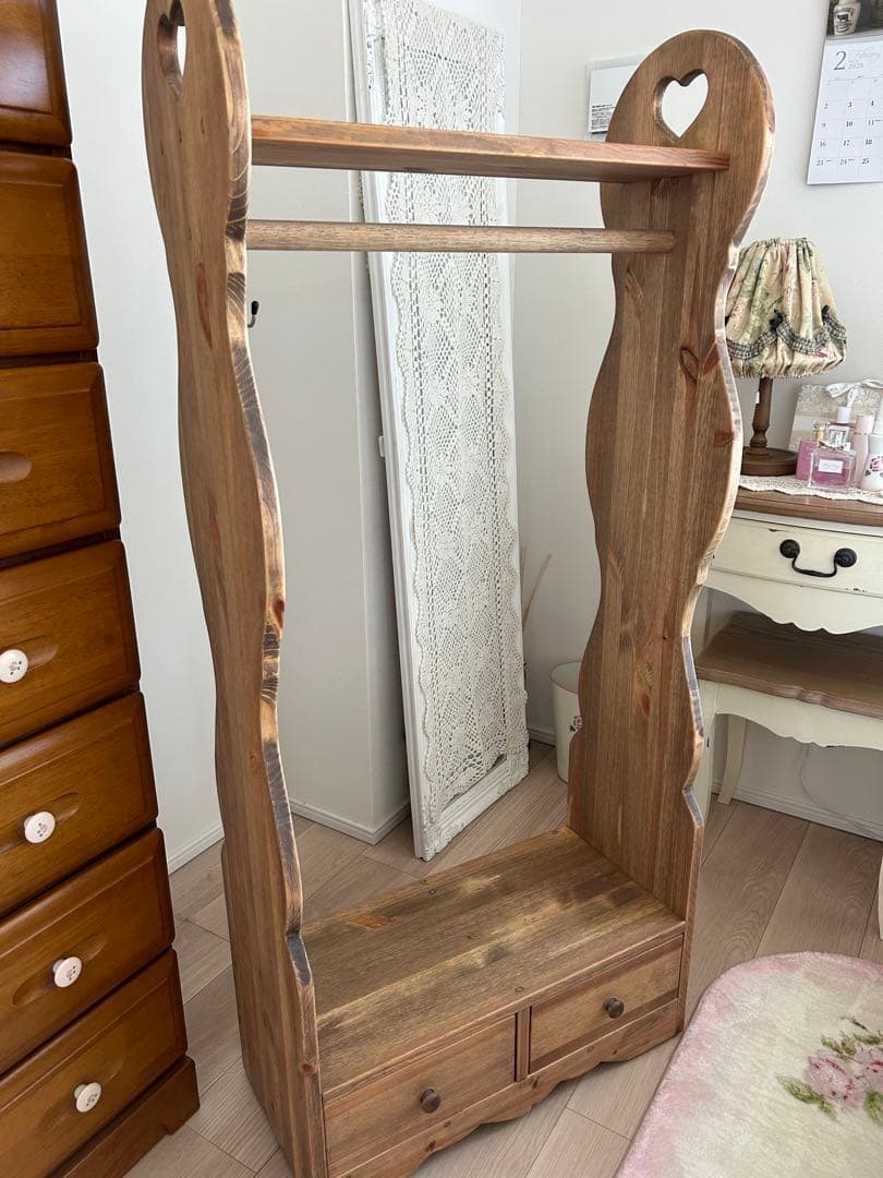 tmhp　ハート型クリ抜き木製ハンガーラックキャスター付き