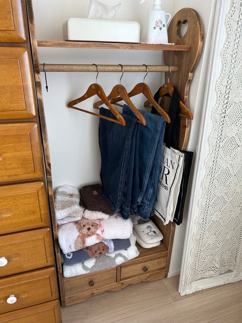 tmhp　ハート型クリ抜き木製ハンガーラックキャスター付き