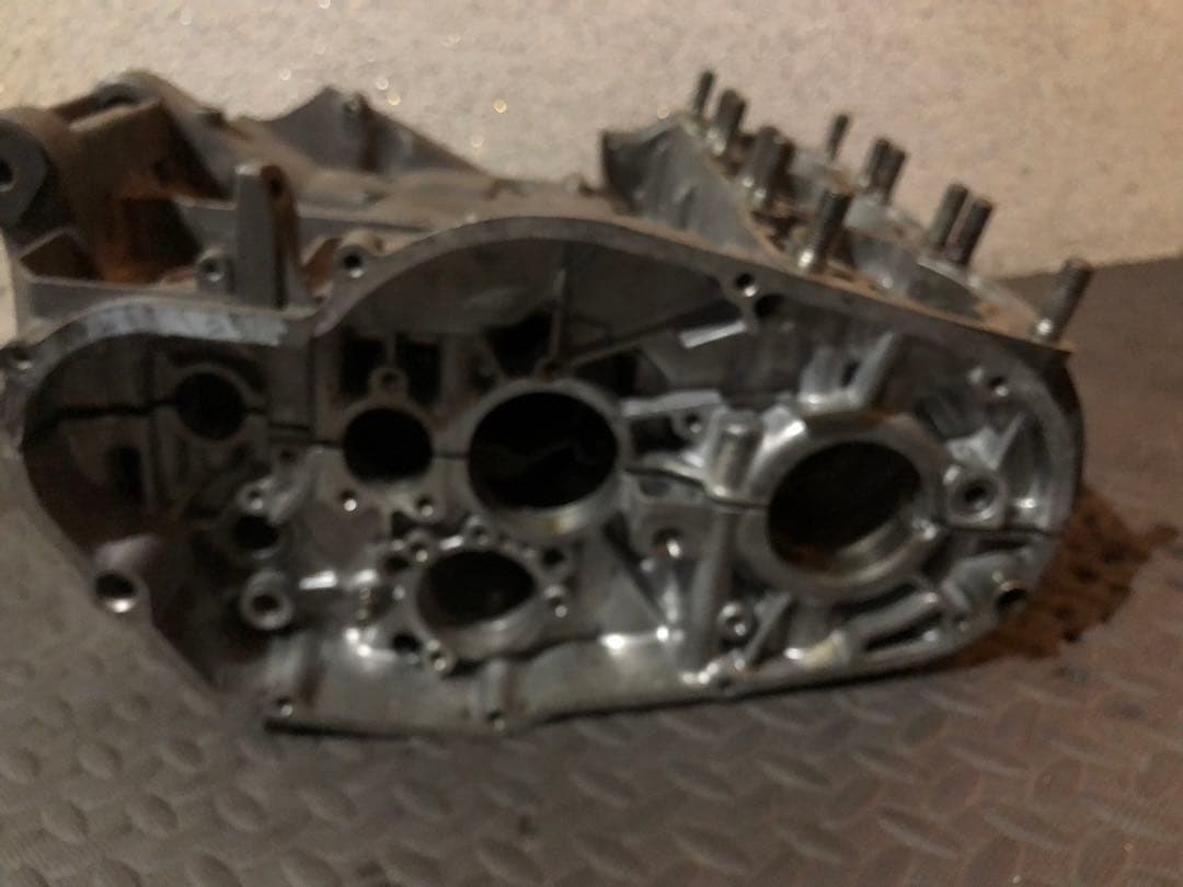 gt380 クランクケース